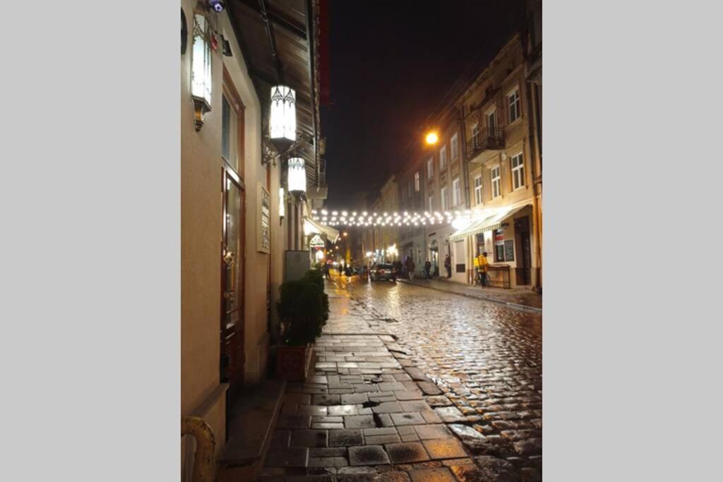 Двокімнатна Квартира В Центрі Львова. Leópolis Exterior foto